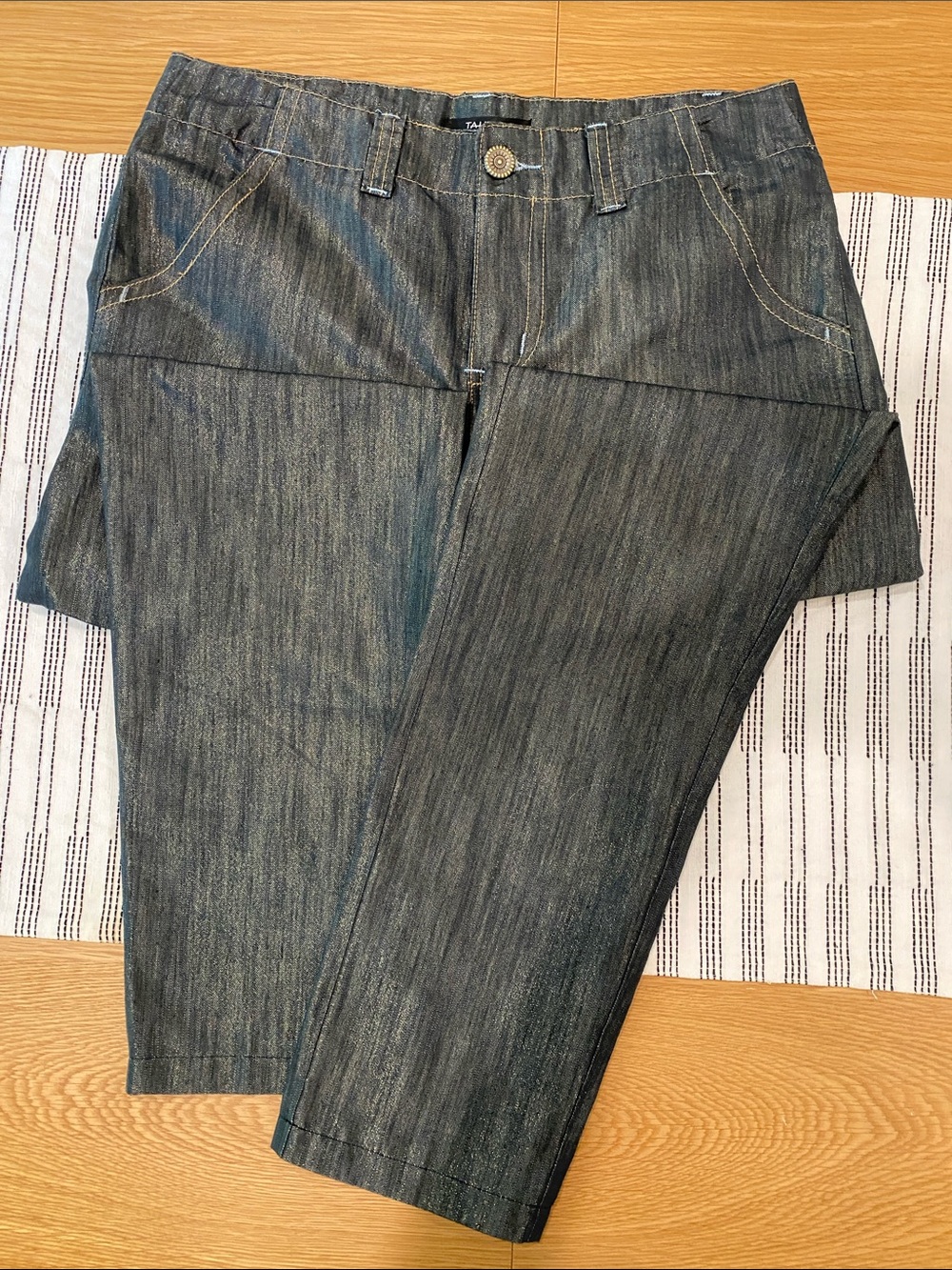 NWOT Tahari cotton/poly/spandex straight leg shimmery jeans size 8